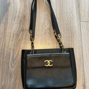 Beautiful Vintage Black chanel
Designer Tote Bag Flap Maxi
